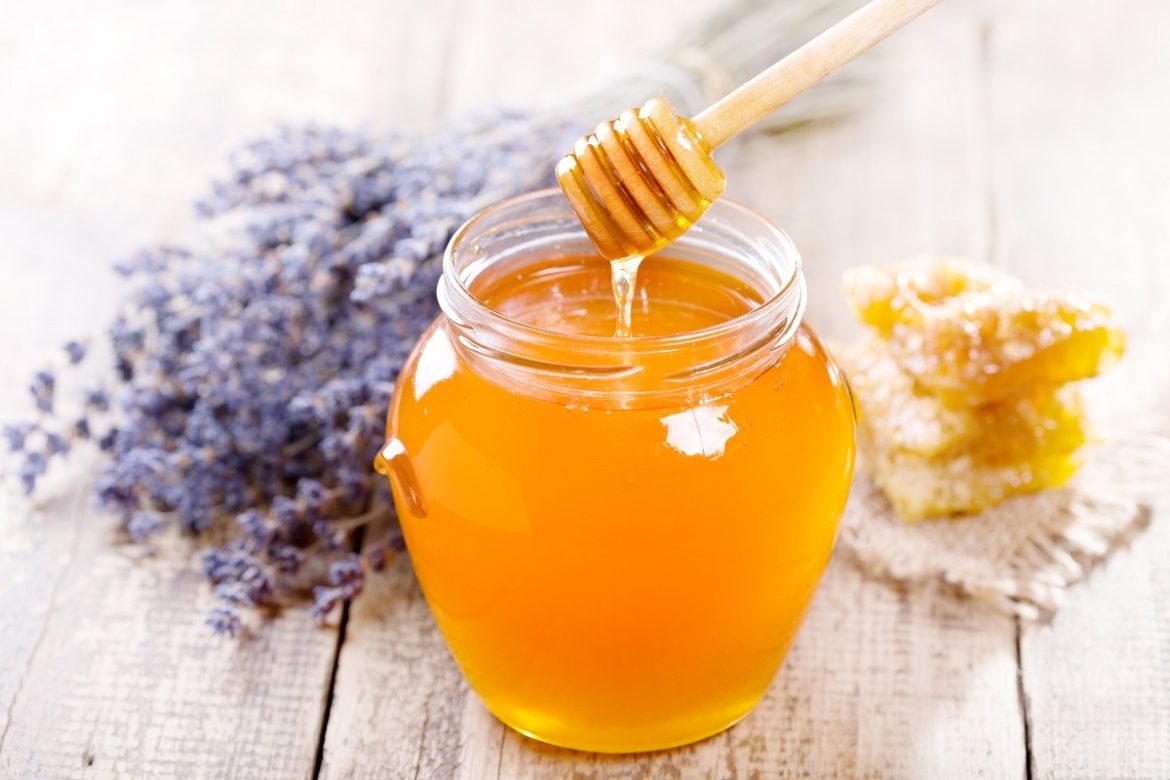 قاچاق عسل طبیعی بندرعباس موجب ریزش قیمت آن شد